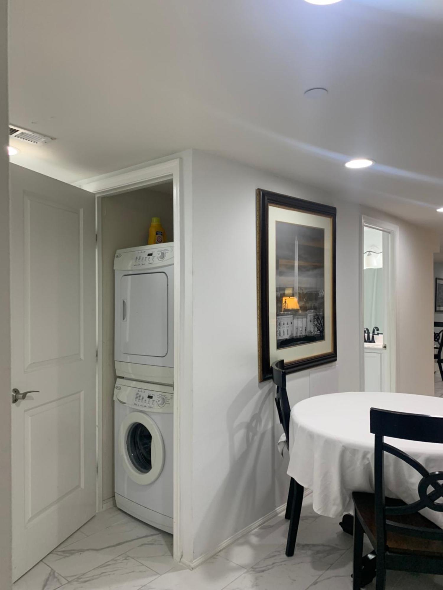 Lovely Remodeled 2Bdrm Basement Home Washington Exterior foto
